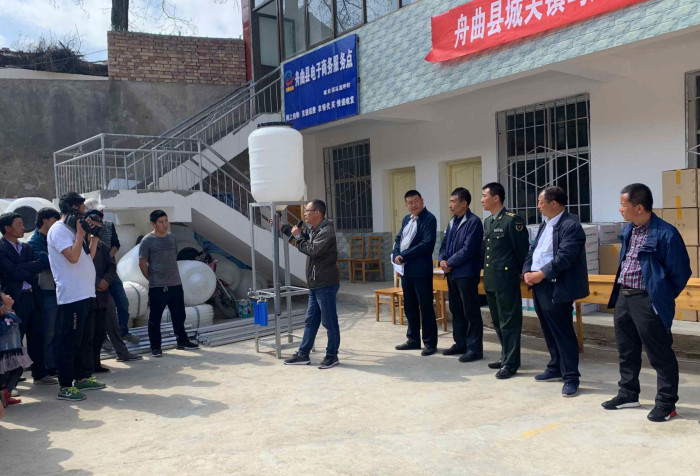 公司技术负责人介绍设备和安装事项